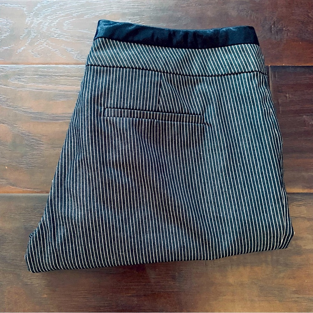 Women's Classic Black & White Pin Striped Wide Leg Dress Pants | Size: 5/6